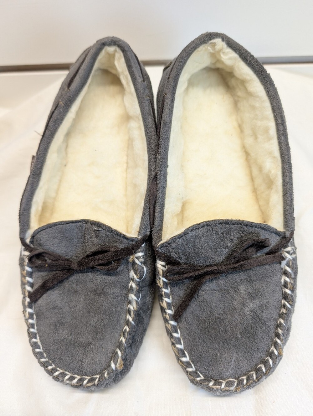 Apres by Lamo Moccasin Suede Slippers Size 6 NWOB